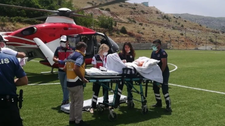 Asırlık nine, ambulans helikopterle sevk edildi