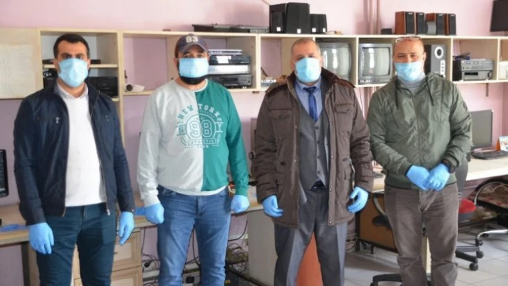 ASYMD'den sahadaki gazetecilere maske ve eldiven