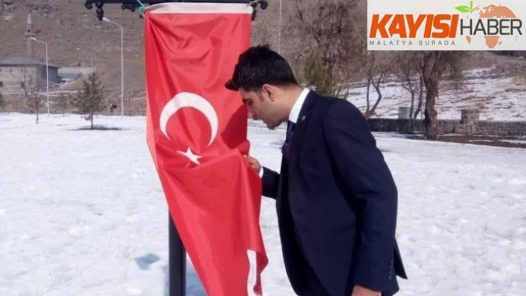 Barış  Pınarı Harekatındaki Mehmetçik'e al bayraklı destek