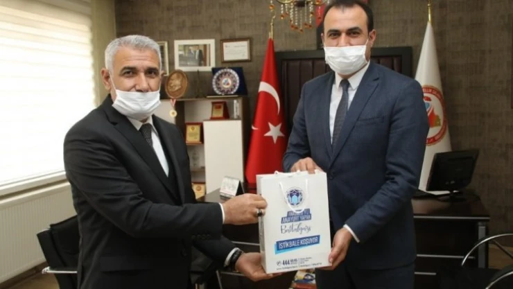 Başkan Güder'den berberlere maske desteği