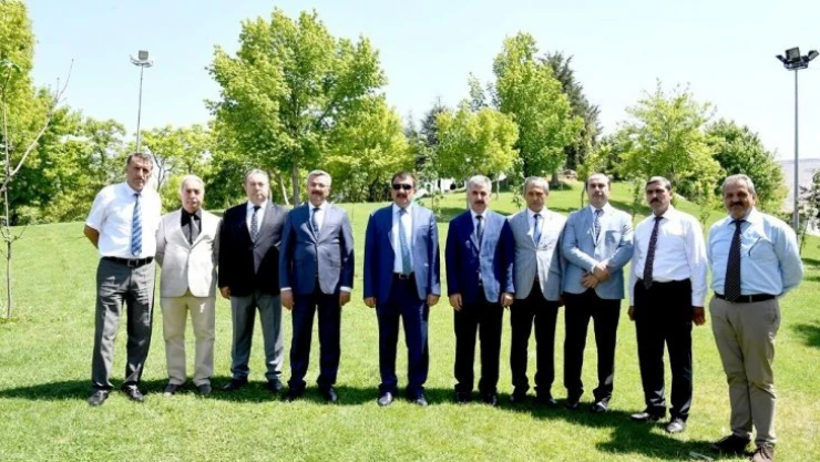 Başkan Gürkan fuar alanında incelemelerde bulundu