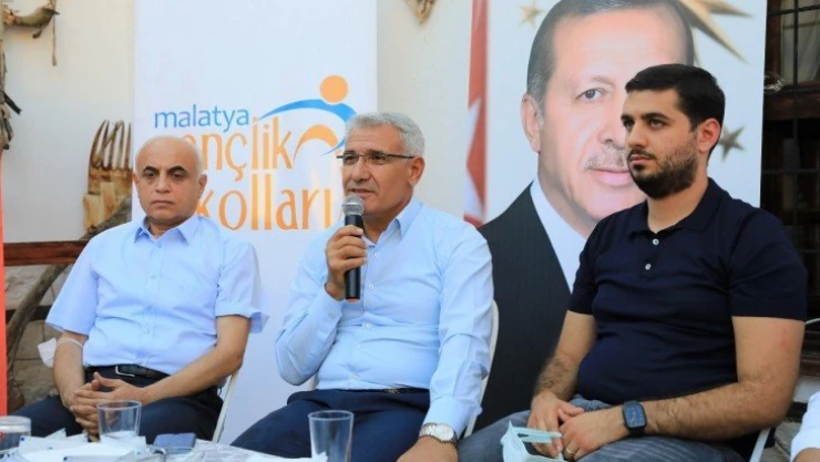 Başkan Güder gençlerin sorularını cevapladı