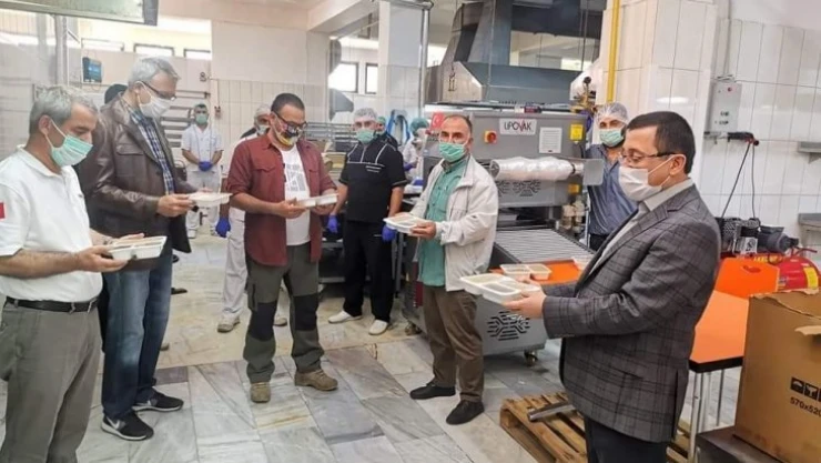 Bayramda çalışan aşçılara teşekkür ziyareti