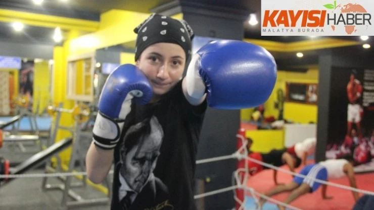 Boks ile başladı wushu kung fu şampiyon oldu!