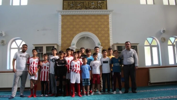 İmam futbol takımı kurdu