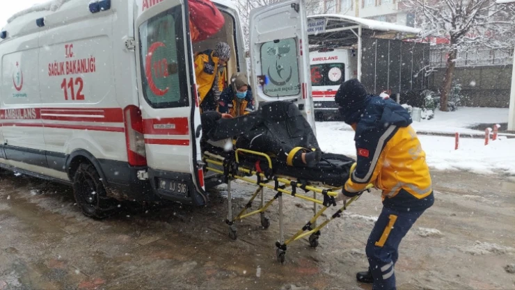 Çatıdaki karı temizlerken düştü