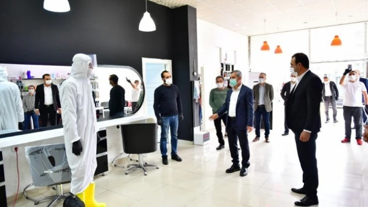 Çınar berberlerin hijyen çalışmasını inceledi