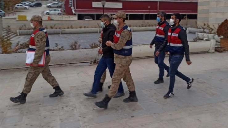 Cinayet ve 5 suçtan 70 yıl cezası bulunan şahıs yakalanıp, tutuklandı