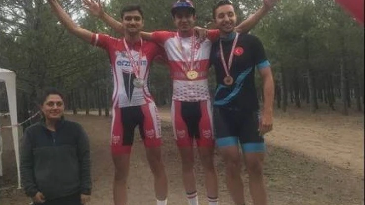 Dağ Bisikleti Takımı ODTÜ'de Kupa Kaldırdı