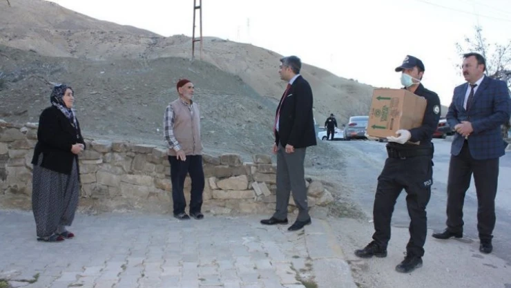 Darende'de 384 yaşlıya yardım