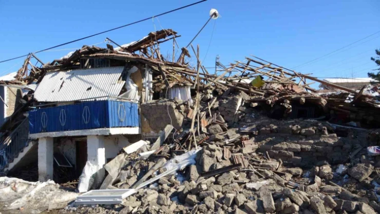 Depremde enkaza dönen Ören'de 11 kişi hayatını kaybetti