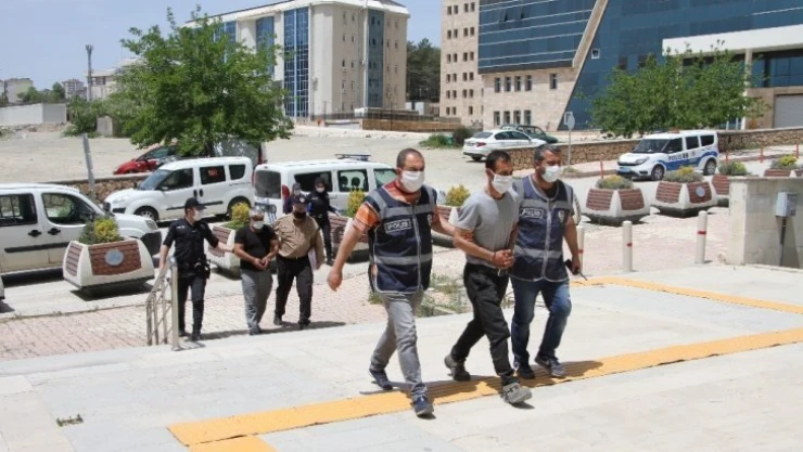 Depremzedelerin binalarından hırsızlık yapan şüpheliler yakalandı