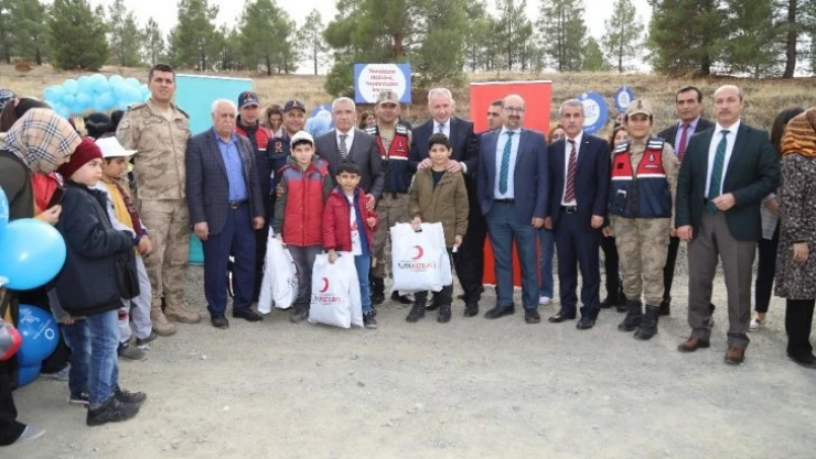 Diyabet Günü'nde çocuklar fidan dikti