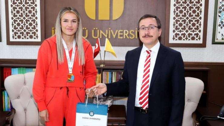 Dünya Boks Şampiyonu Hatice Akbaş'ın adını taşıyan spor salonu açılacak