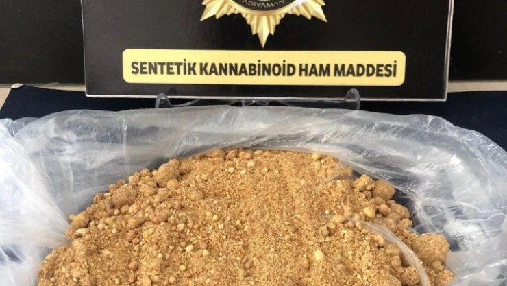 Durdurulan araçlarda uyuşturucu ele geçirildi