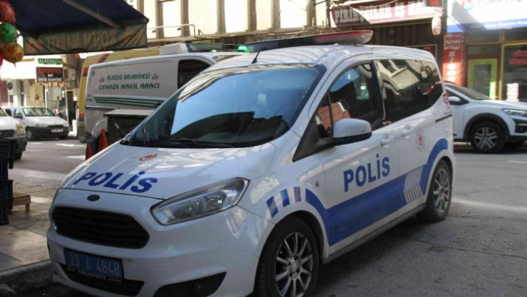 90 yaşındaki adam yalnız yaşadığı evinde ölü bulundu