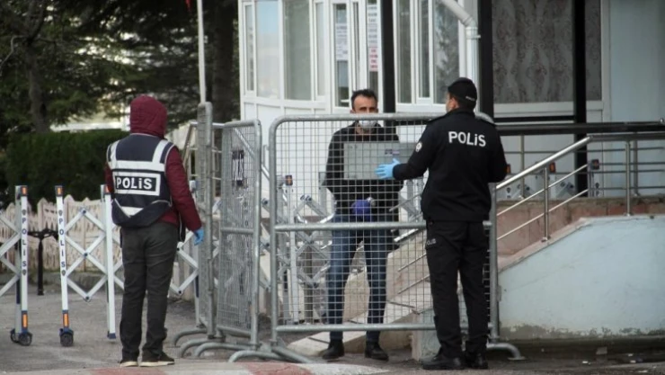 Elazığ'da karantina altına alınan apartman 2'ye yükseldi