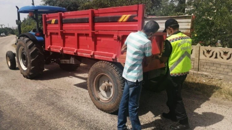Elazığ'da kazalara karşı önlem, römorklara reflektör takıldı