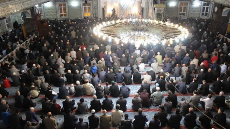 Elazığ'da Mevlit Kandili'nde camiler doldu