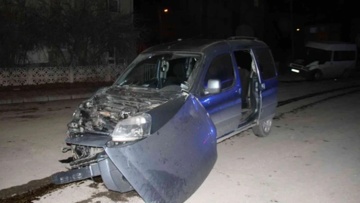 Elazığ'da minibüs ile hafif ticari araç çarpıştı: 7 yaralı