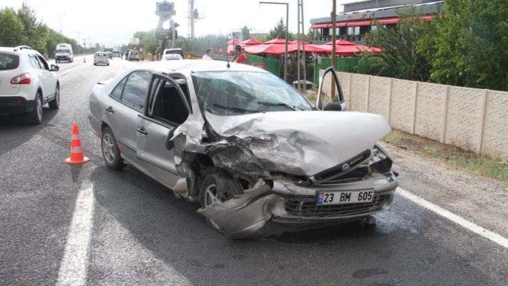 Elazığ'da zincirleme trafik kazası: 3 yaralı