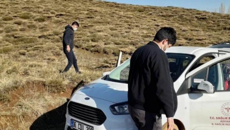 Filyasyon ekibinin aracı çamura battı