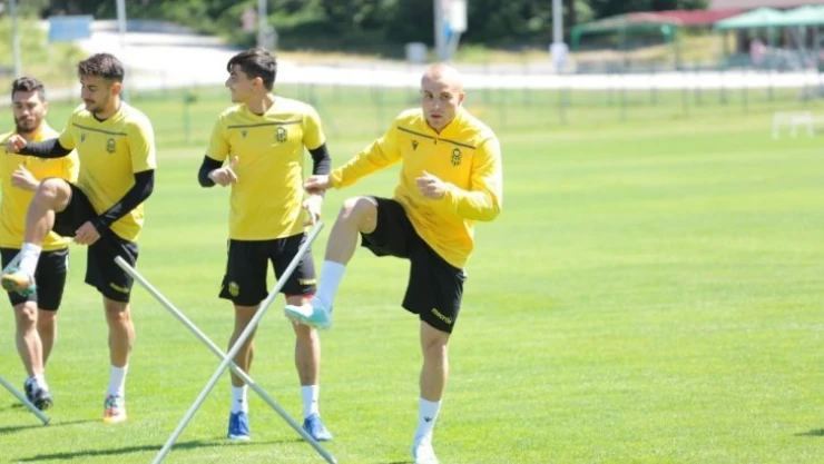 Gökhan Töre yeni takımıyla ilk antrenmanına çıktı