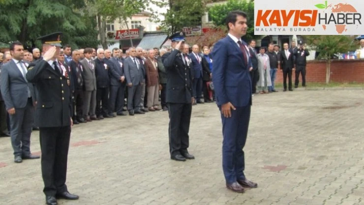 Gölbaşı'nda Cumhuriyet Bayramı çelenk sunumu yapıldı