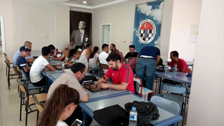 Görme engelliler satranç turnuvası yapıldı