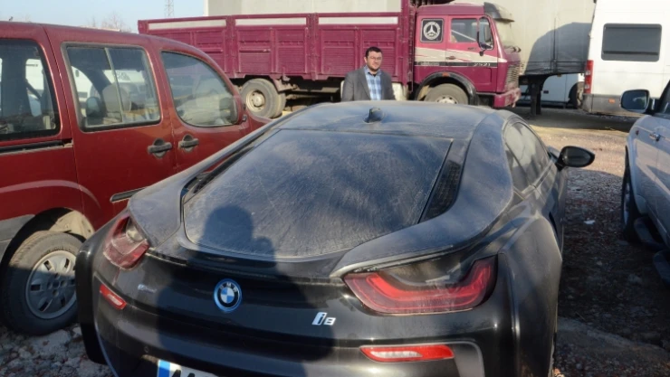 Lüks araçlar çürümeye terk ediliyor