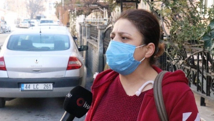 Gözyaşları içinde kayıp kızını arıyor