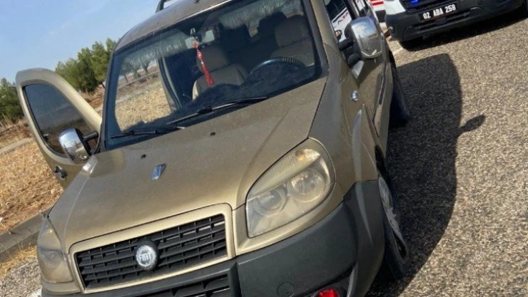 Hafif ticari araç karşı şeride geçti: 1 yaralı