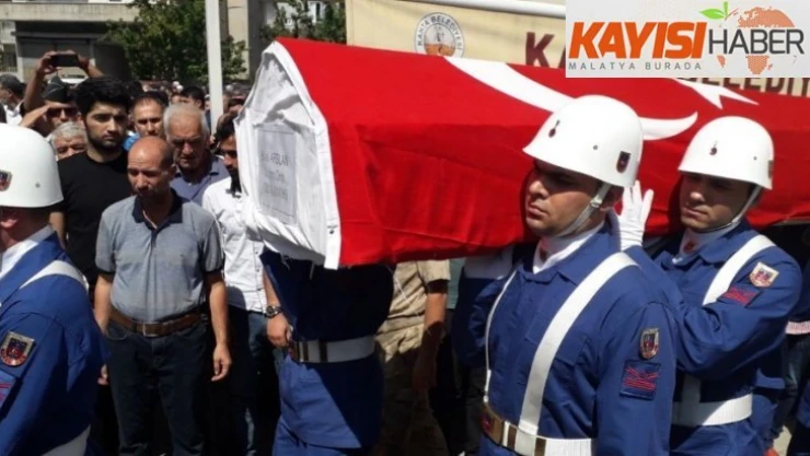 Hayatını kaybeden asker toprağa verildi