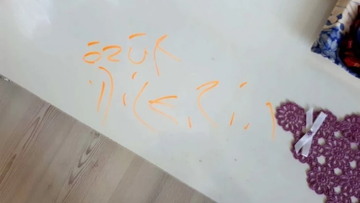 Hırsızdan özür yazısı