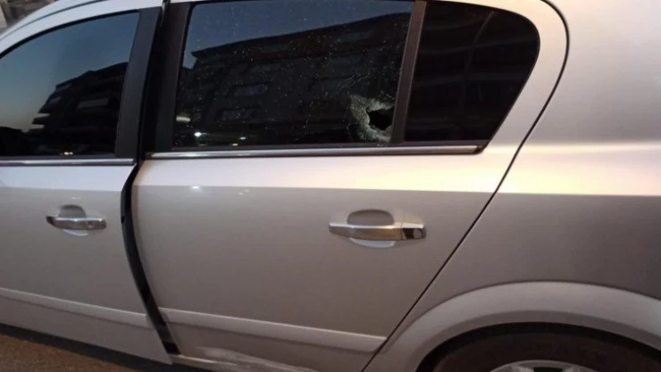 Husumetlisinin aracına tüfekle ateş açtı, yakalandı