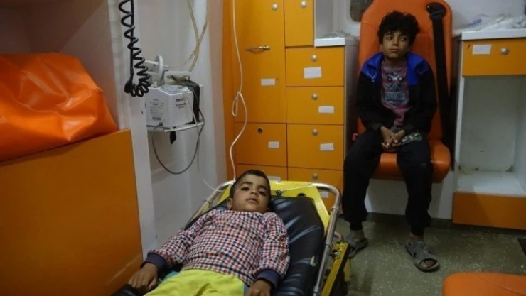 İdlib'deki göçmen kampında 50 Suriyeli gıdadan zehirlendi