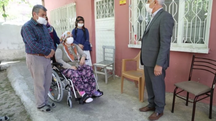 İki engelli ailesi sevindirildi