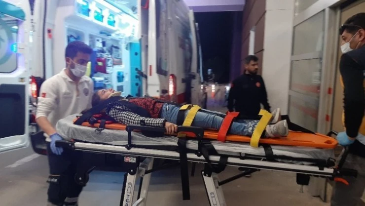 İki otomobil çarpıştı: 4 Yaralı