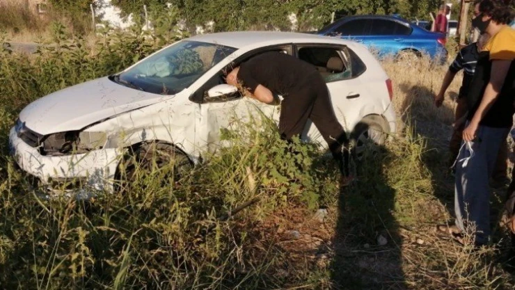 İki otomobil kafa kafaya çarpıştı: 5 kişi hafif yaralandı