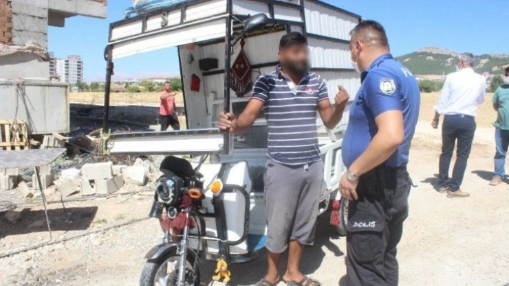 İnşaat demirlerini çalmak isterken yakalandı