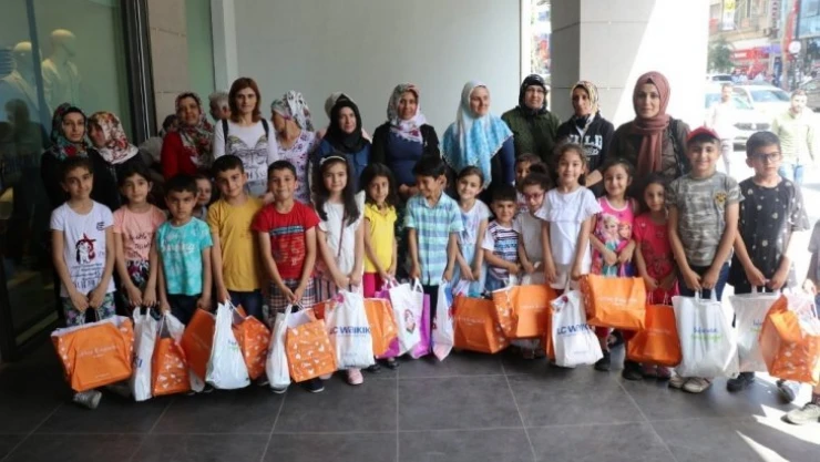 İş adamı İzzet Gören'den çocuklara bayram hediyesi