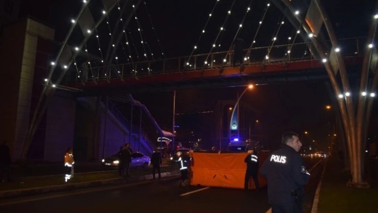 Üst geçitte intihar etmek istedi