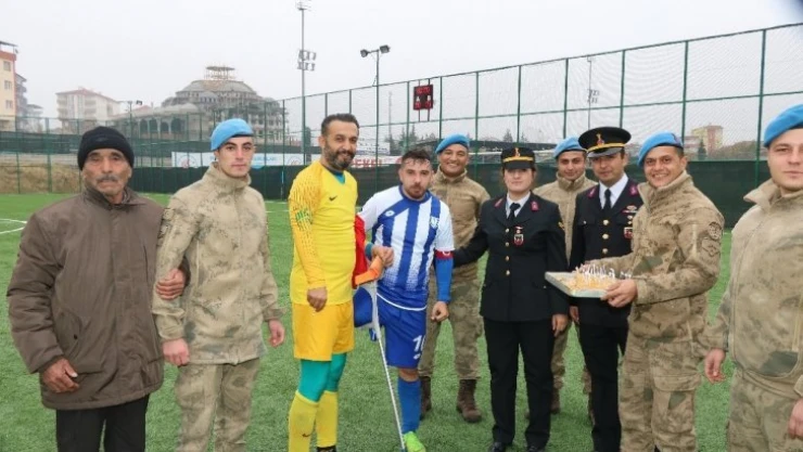 Jandarma'dan ampute futbolculara ziyaret