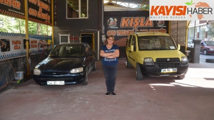 Kadın oto yıkamacı erkeklere taş çıkartıyor