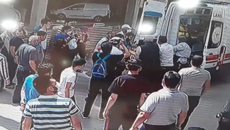 Kadının 4. kattan düşme anı kameralara yansıdı