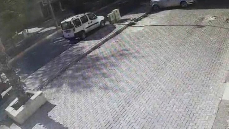 Kağıt toplayıcısının neden olduğu kaza kamerada