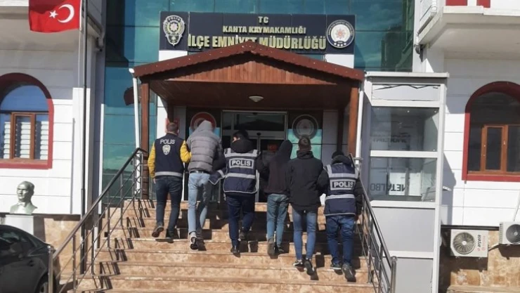 Kahta'daki ev hırsızları tutuklandı