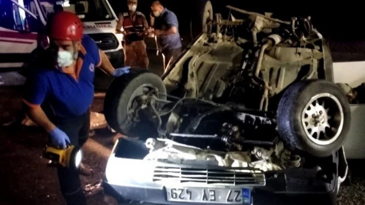 Kaldırıma çarpan otomobil takla attı: 1 ölü