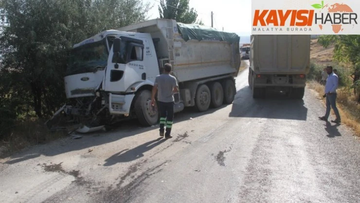 Kamyonlar çarpıştı: 1 yaralı