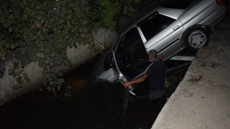 Kanala uçan araçtan burnu kanamadan çıktı